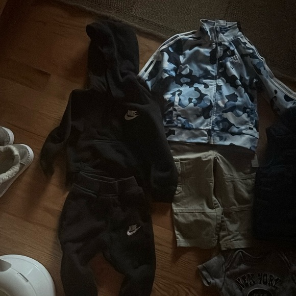 18montgs everything- TOMMY HILFIGER/ Nike matching not included 2t/24 months - Picture 13 of 13
